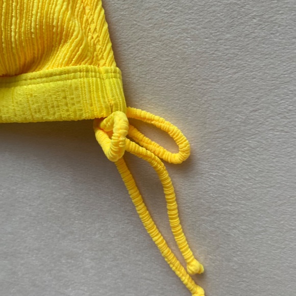 Yellow and white daisy bikini top - Picture 4 of 6